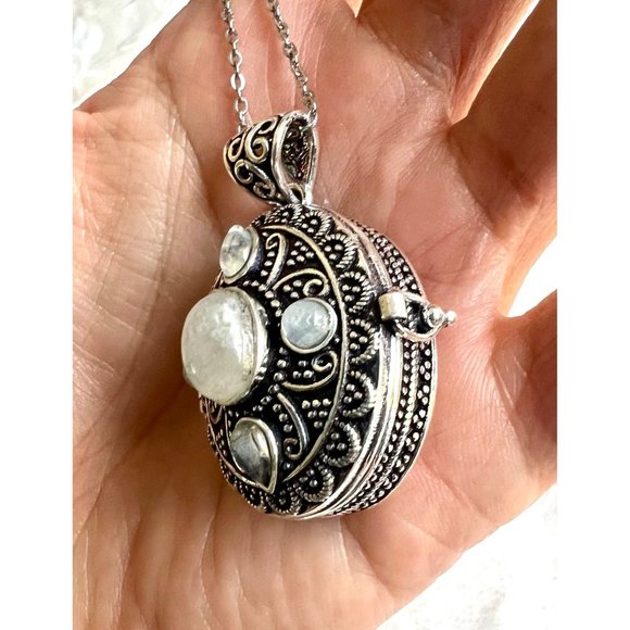 925 Vintage Style Rainbow Flash Moonstone POISON Locket Pendant Necklace - Picture 4 of 12